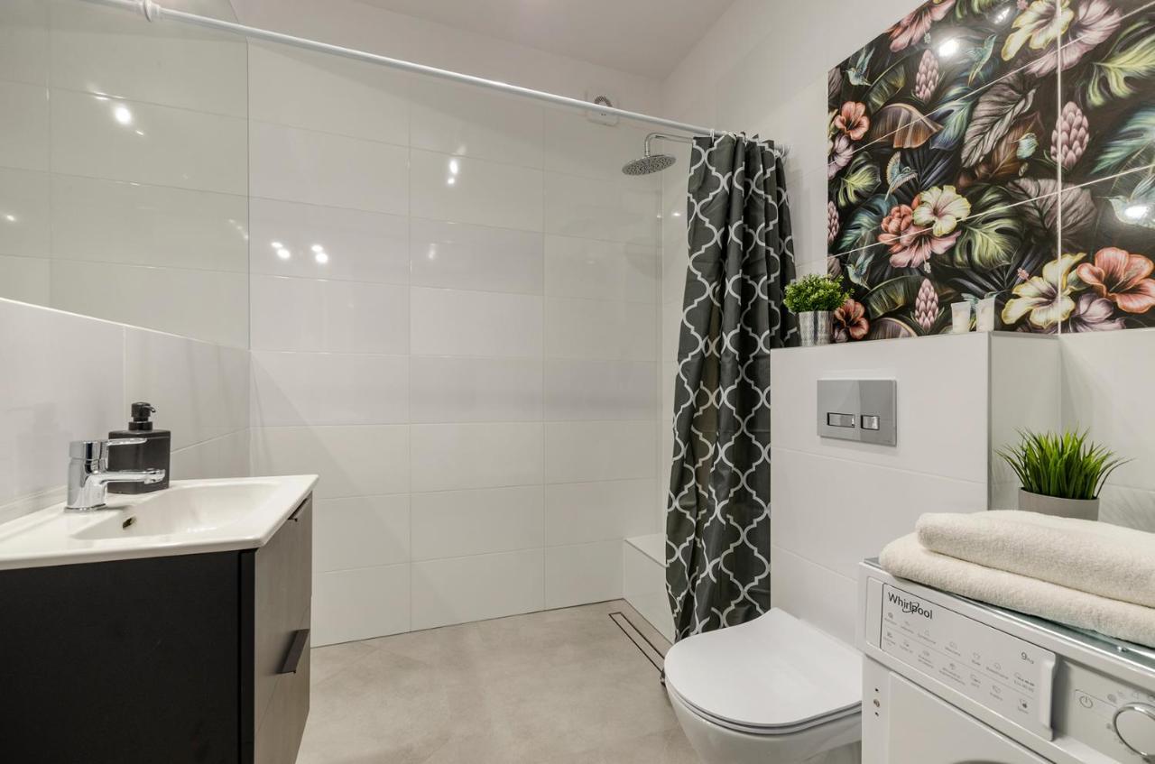 GoldAparts Manufaktura Premium Apartment Lodź Bagian luar foto